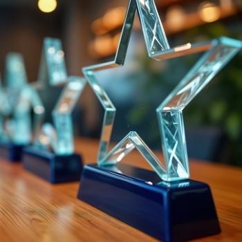 Star-shaped awards
